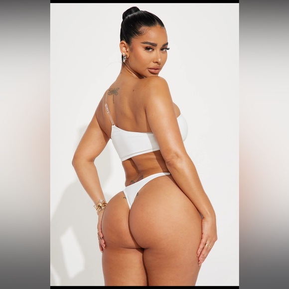 White Bikini - Picture 4 of 6